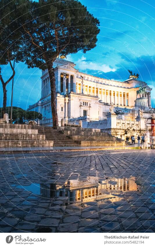 Rom bei Nacht - Denkmal spiegelt sich in Pfütze Himmel Italien historisch Architektur Außenaufnahme Sehenswürdigkeit Europa Wahrzeichen alt Tourismus
