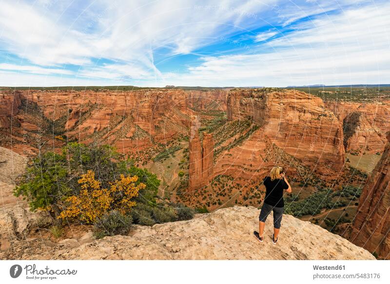 USA, Arizona, Navajo-Nation, Chinle, Canyon de Chelly National Monument, Tourist an der Spider-Rock-Nadel Fels Felsen Landschaft Landschaften Himmel Reise