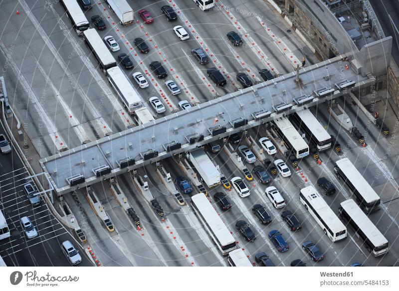 USA, New Jersey, Verkehr nach New York City durch den Lincoln-Tunnel, Luftaufnahme Mobilität mobil Lastwagen LKWs Laster Tag am Tag Tageslichtaufnahme tagsueber