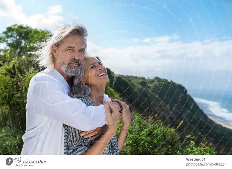 Porträt eines hübschen älteren Ehepaares am Meer Senioren alte romantisch schwärmerisch schwaermerisch gefuehlvoll gefühlvoll Romantik attraktiv schoen