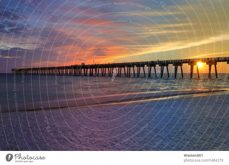USA, Florida, M.B. Miller County Pier, Panama City Beach romantisch schwärmerisch schwaermerisch gefuehlvoll gefühlvoll Romantik Sonnenuntergang