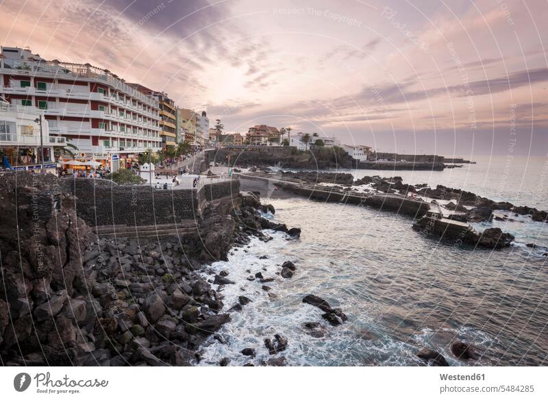 Spanien, Kanarische Inseln, Teneriffa, Puerto de la Cruz bei Sonnenuntergang Tag am Tag Tageslichtaufnahme tagsueber Tagesaufnahmen Tageslichtaufnahmen tagsüber