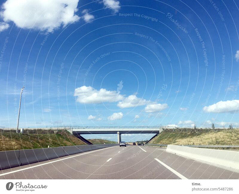 abgefahren | unterwegs in Frankreich Autobahn Autobahnbrücke Kfz Verkehr Straßenverkehr Himmel Wolken schönes Wetter Geschwindigkeit Verkehrswege Verkehrsmittel