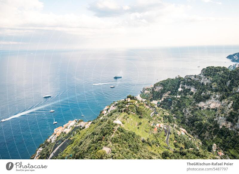 Amalfiküste - Aussicht auf das Meer und die Hügel Positano Italien Küste Sommer Landschaft Natur Tourismus Ferien & Urlaub & Reisen Wasser Häuser küsten Bäume