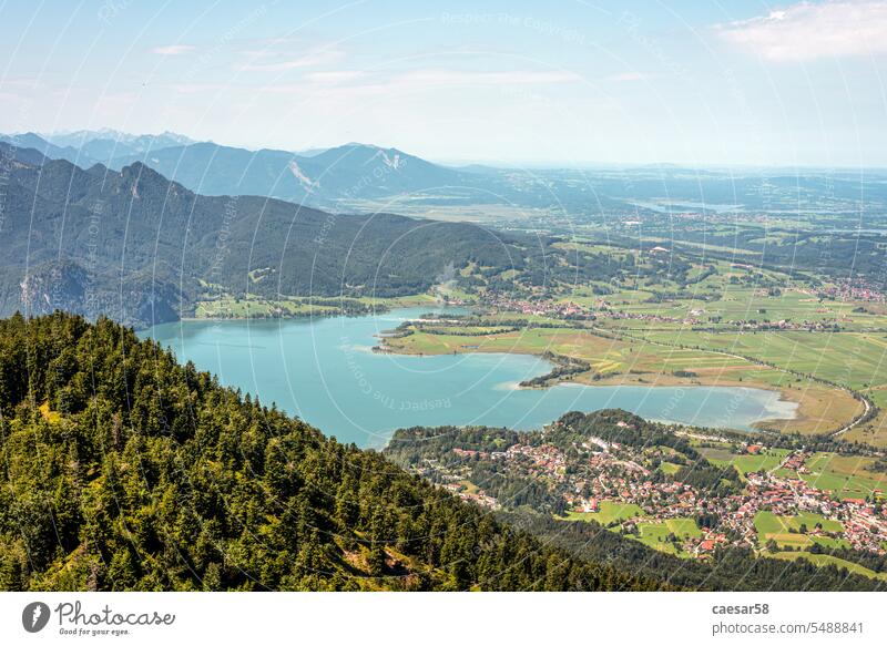 Blick auf den Kochelsee in den bayerischen Alpen See Bayern Berge Landschaft kochel Natur Deutschland Wasser kochelsee Europa malerisch Ansicht Vorgebirge