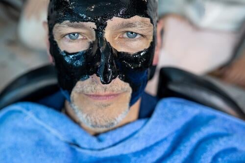 Kosmetische Gesichtsmaske Mann Kosmetik Körperpflege Handwerk Herrenfriseurladen Essaouira Afrika Marokko Arbeit & Erwerbstätigkeit Handwerksberuf Friseursalon