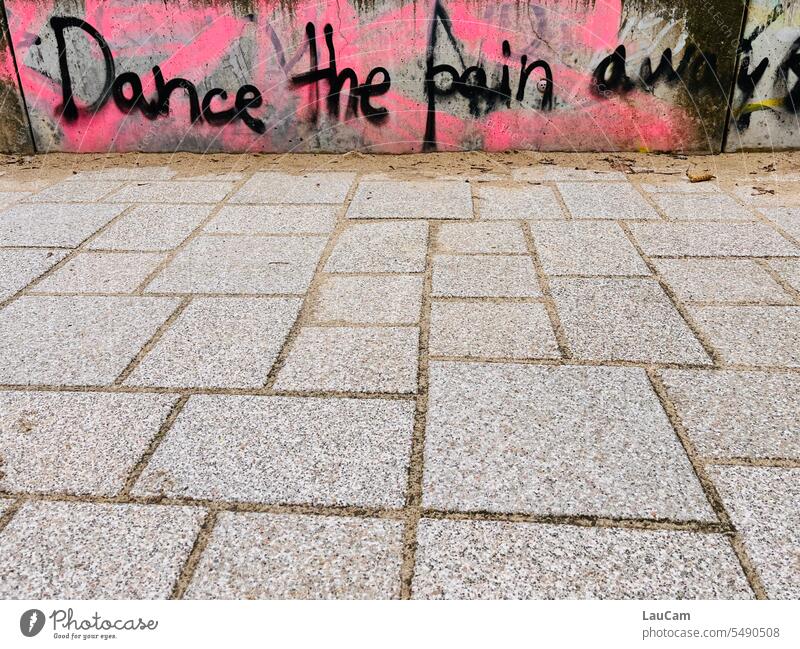 Dance the pain away - schmerzfrei durch Bewegung Tanzen Schmerz Schmerzfreiheit Therapie Gesundheit Medizin Schmerzen wehtun Rücken Rückenschmerzen