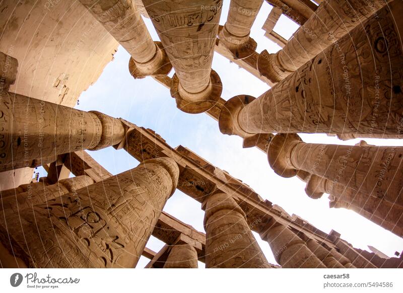 Haupthalle des Karnak-Tempels mit majestätischen Säulen, Luxor Spalten Himmel Riese Afrika Ansicht Ägypten Gebäude Ewigkeit Architektur Hieroglyphen