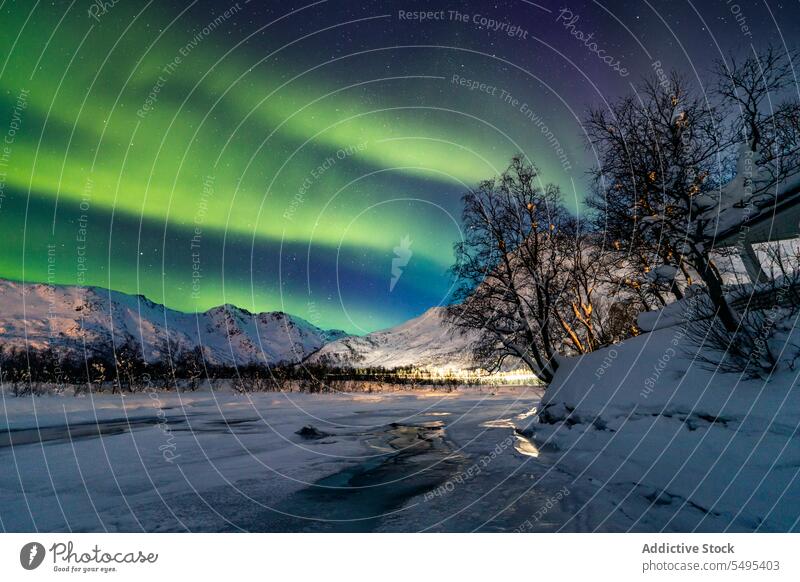 Mit Nordlicht beleuchtete Landschaft nördlich Licht atemberaubend sternenklar polar Winter Fluss Berge u. Gebirge Norwegen Lappland lofoten Insel Norden Europa