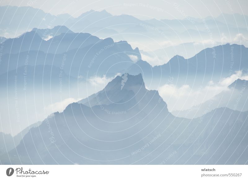 Nebelige Facetten Umwelt Natur Landschaft Schönes Wetter Alpen Berge u. Gebirge Kraft Hoffnung Sehnsucht Farbfoto Außenaufnahme Luftaufnahme Tag Kontrast