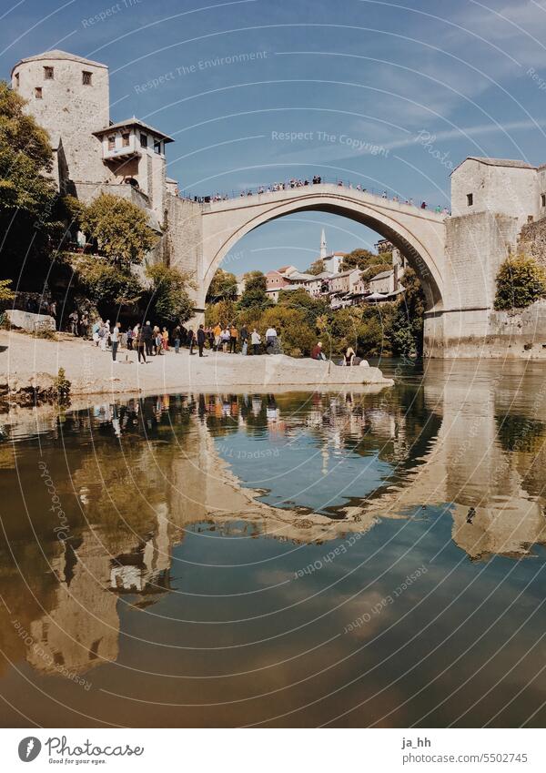 Brücke in der Altstadt von Mostar II Brücken Fluss blau Wasser Bosnien Bosnien-Herzegowina reisen Reisender Reisefotografie Tourismus Tourist Sehenswürdigkeit