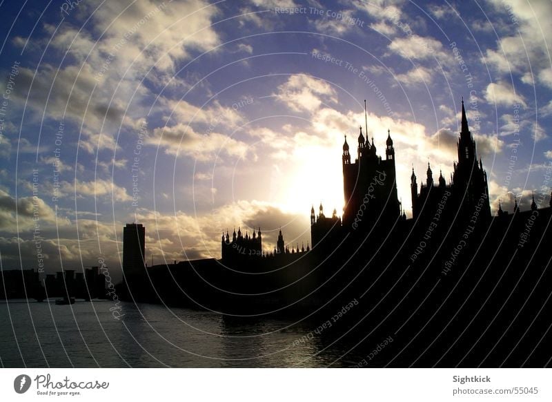an english day London England Big Ben Themse Großbritannien Wolken Stadt Gebäude Haus Politik & Staat Regierung house of parliaments Wasser Fluss Sonne Himmel