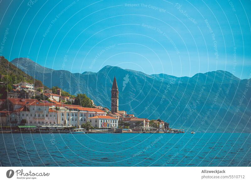 Postkartenfoto von Perast in Montenegro Postkartenmotiv Skyline Mittelmeer mittelmeerraum Wasser Ferien & Urlaub & Reisen Küste Idylle Reisefotografie Bucht