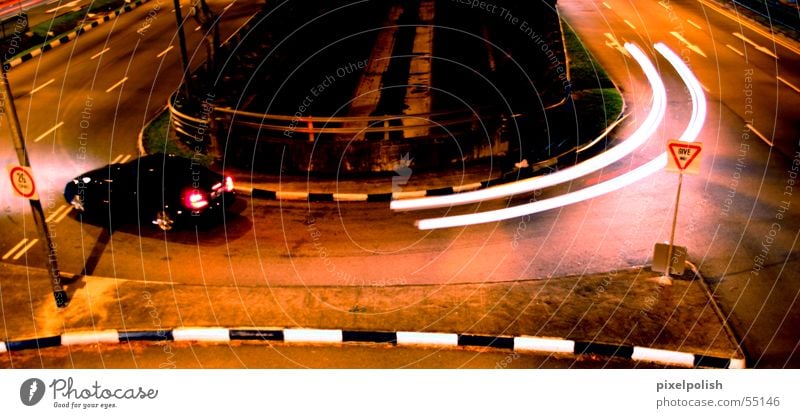 Geisterfahrer Singapore abbiegen dunkel Geschwindigkeit Futurismus Langzeitbelichtung Stativ Geister u. Gespenster PKW mercedes benz Straße turn u-turn spukhaft