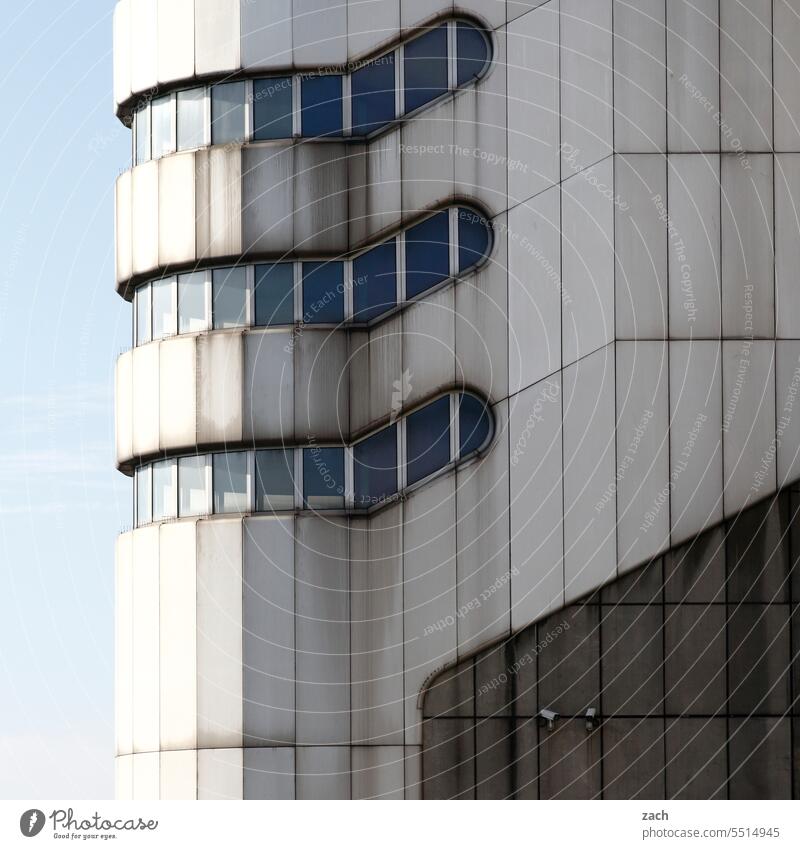 Grins nicht so! Haus Fassade icc ICC Berlin Hauptstadt Industrie Architektur grau 70er Jahre Großstadt Gebäude