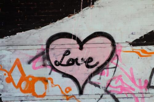 immer wieder I Botschaften Liebe Graffiti streetart Herz Romantik Liebesbekundung Verliebtheit Liebeserklärung Gefühle herzförmig Symbole & Metaphern Zeichen