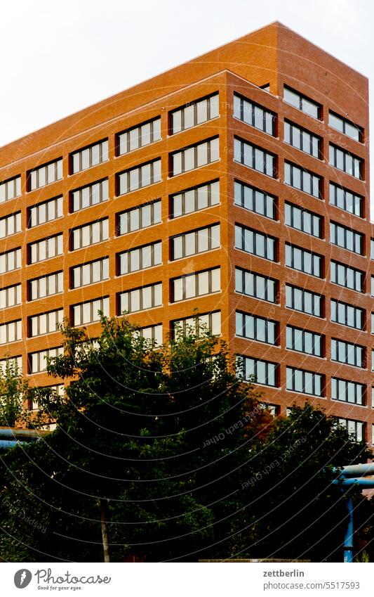 Unbekanntes Gebäude architektur berlin büro city deutschland fassade fenster froschperspektive gebäude hauptstadt haus himmel hochhaus innenstadt kiez leben