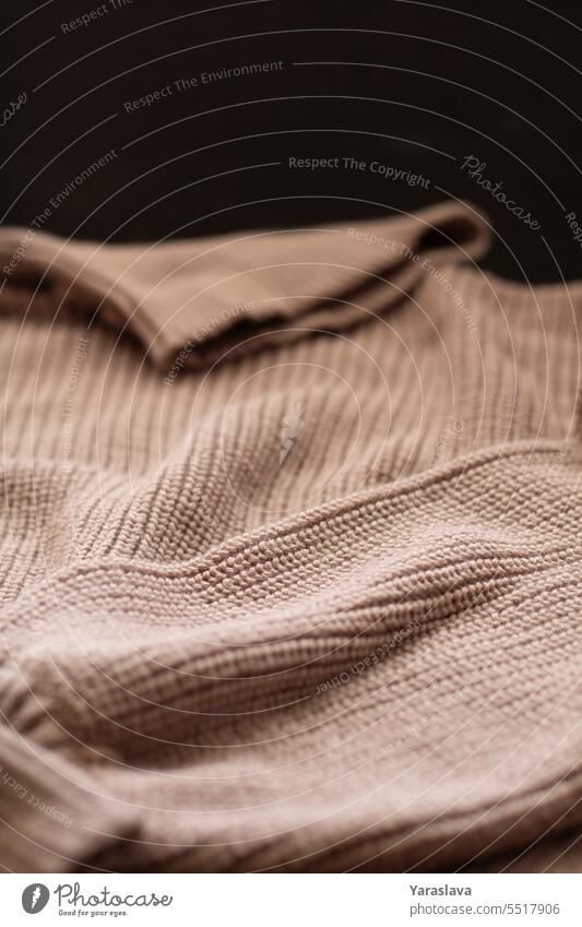 Foto eines gestrickten braunen Pullovers Nahaufnahme textil strukturierte warme Kleidung Material Design Mode Hintergrund Textil Bekleidung Winter Baumwolle
