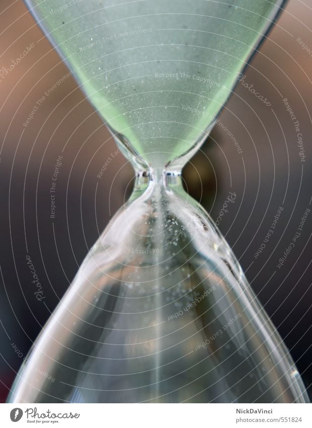 Sanduhr Messinstrument Uhr Zeit dauern messen Glas rieseln unaufhaltsam Vorfreude Optimismus Kraft Zukunftsangst Erwartung Ewigkeit Genauigkeit Geschwindigkeit