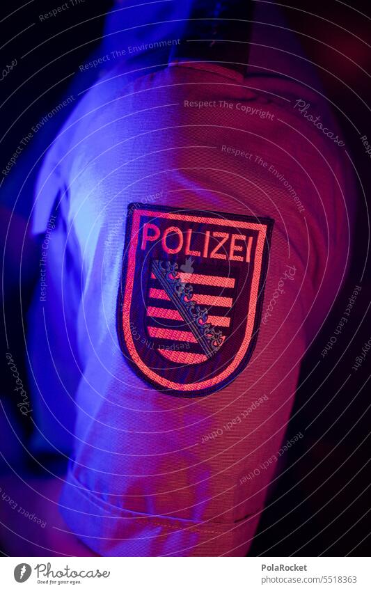 #A0# Polizei polizeigewalt polizeistaat polizeieinsatz polizeifoto Polizeiwache Polizeiliche Beratungsstelle neonfarbig modern Sachsen Sicherheit Uniform