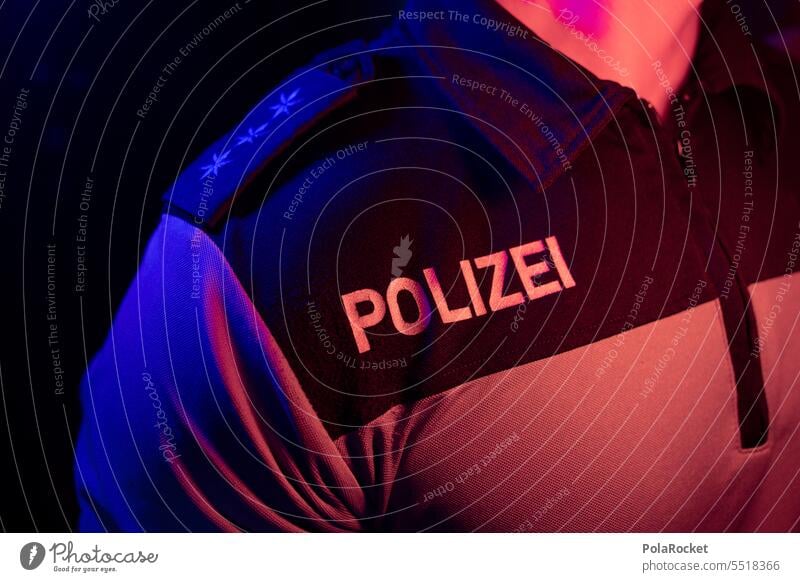 #A0# Polizei polizeigewalt polizeistaat polizeieinsatz polizeifoto Polizeiwache Polizeiliche Beratungsstelle neonfarbig modern Sachsen Sicherheit Uniform