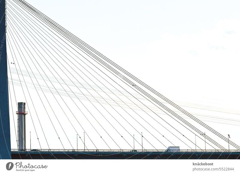 köhlbrandbrücke Architektur Moderne Architektur geometrie Bauwerk Stahl moderne Stahlseile Hamburg ästhetisch