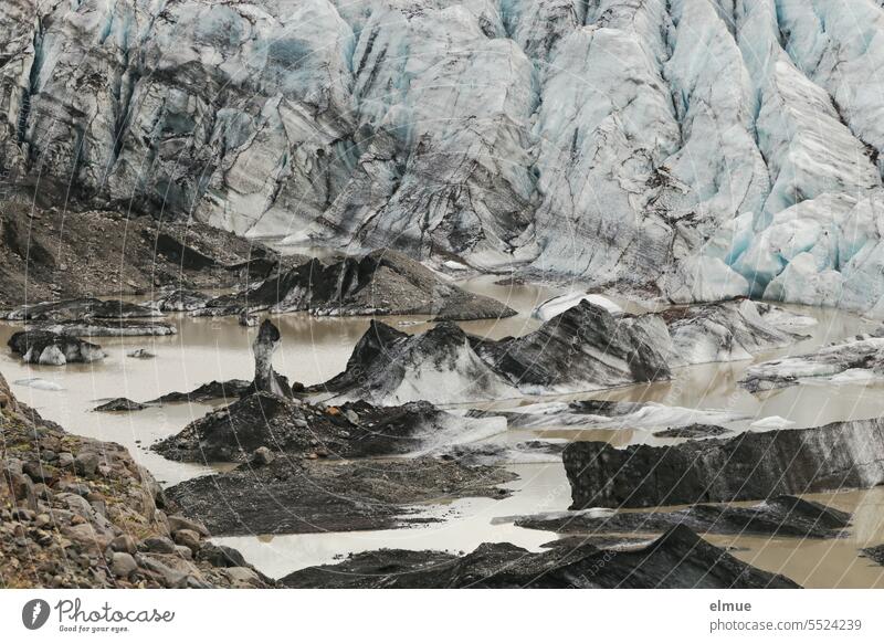 Gletscherzunge Svinafellsjökull auf Island / Gletscherschmelze Skaftafell Nationalpark Vatnajökull Klima Gletscherrückgang Gletschereis Gletschersee Blog