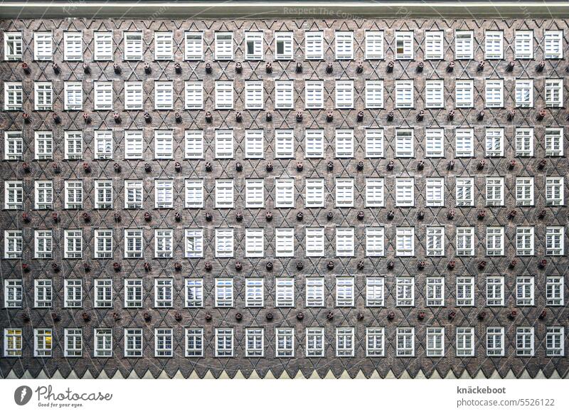 fenster innenhof sprinkenhof Kontorhausviertel Architektur Moderne Architektur Bauwerk moderne Fenster geometrie ästhetisch Hamburg Weltkulturerbe fläche