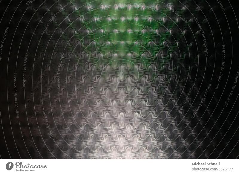 Muster an einer Glastür Farbfoto abstrakt Lichtspiel Lichtspiegelung Lichtspiegelungen Hintergrundbild Strukturen & Formen Farbenspiel grün Glasscheibe