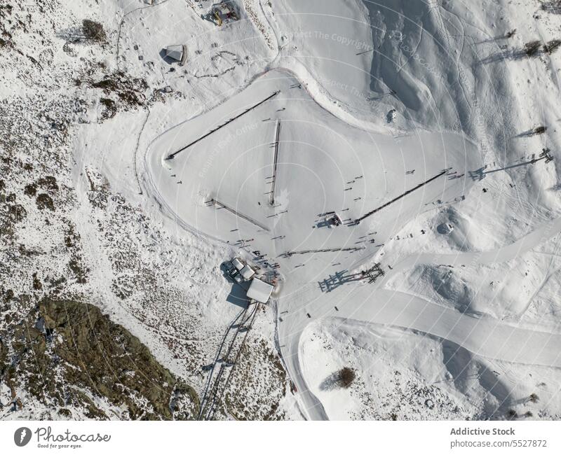 Skigebiet aus der Drohne Kamm Berge u. Gebirge Resort Schnee Berghang Alpen Natur Sommer Tal Saison Aktivität Schweiz kalt malerisch Klima Höhe Landschaft