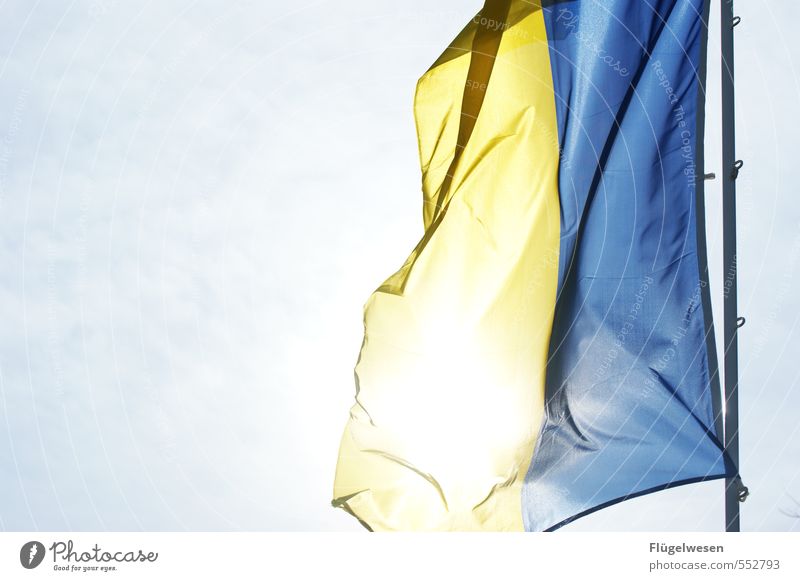 Ukrajina Ferien & Urlaub & Reisen Tourismus Ausflug Abenteuer Ferne Freiheit modern wehen Fahne Fahnenmast Ukraine Ukrainer Kiew Russland Sowjetunion blau-gelb