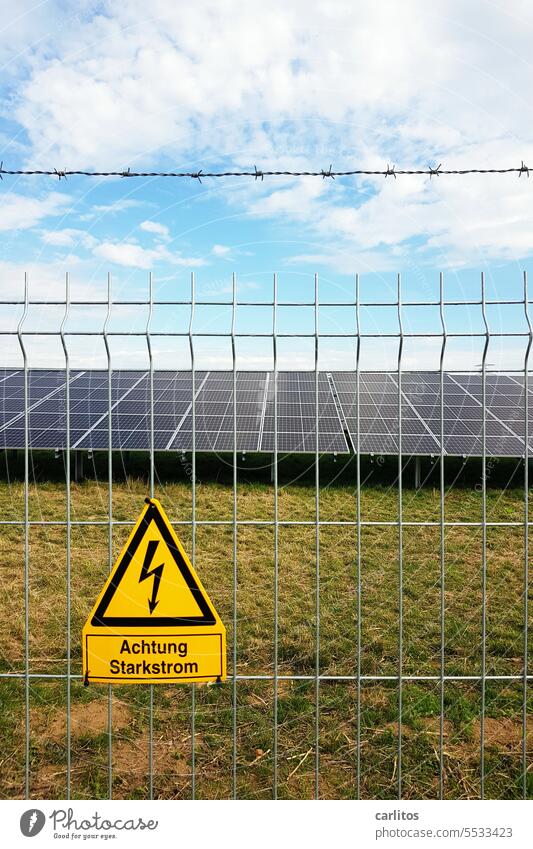 Achtung Starkstrom Photovoltaik Erneuerbare Energie Solarenergie Photovoltaikanlage Energiewirtschaft nachhaltig Sonnenenergie Solarzellen Energiegewinnung