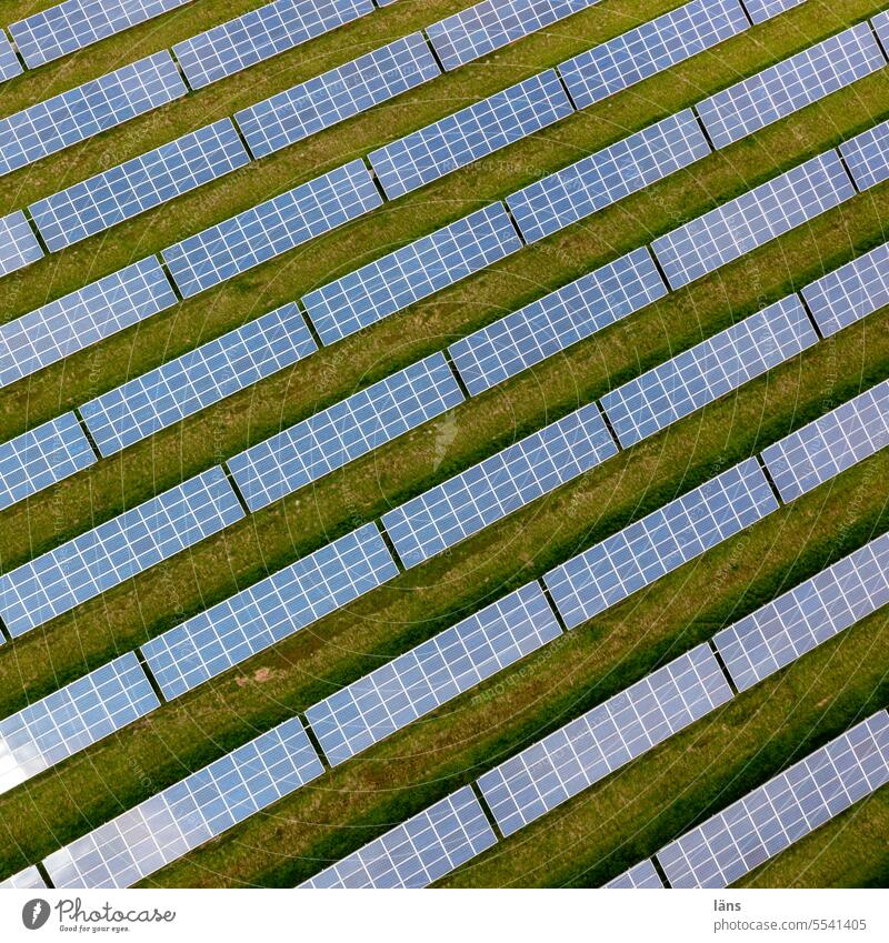 Photovoltaik Erneuerbare Energie Sonnenenergie Solarzellen Energiewirtschaft Energiegewinnung nachhaltig Photovoltaikanlage Umweltschutz Sonnenlicht