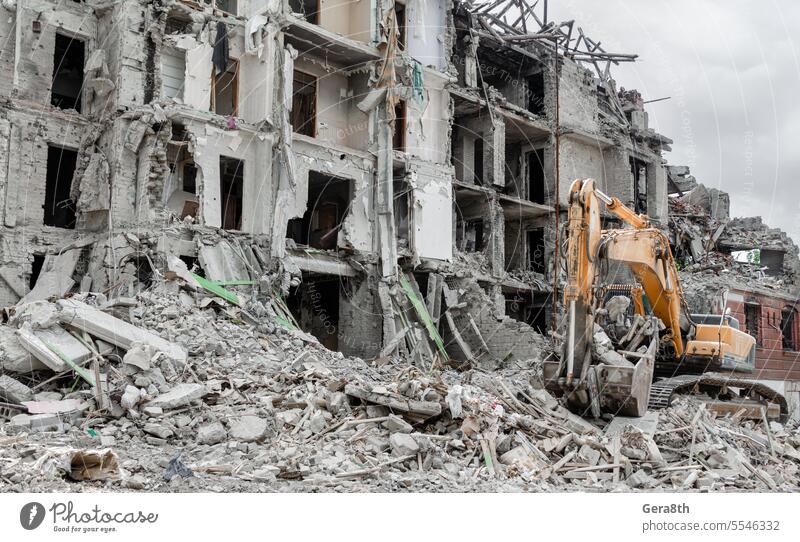 zerstörte und verbrannte Häuser in der Stadt im Ukraine-Krieg donezk Kherson kyiv Lugansk mariupol Russland Saporoschje aussetzen Verlassen attackieren bakhmut