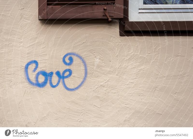 love Liebe Graffiti Verliebtheit Schriftzeichen Wand Zusammensein Romantik Gefühle positiv Love Typographie Beziehung Partnerschaft Valentinstag Nahaufnahme