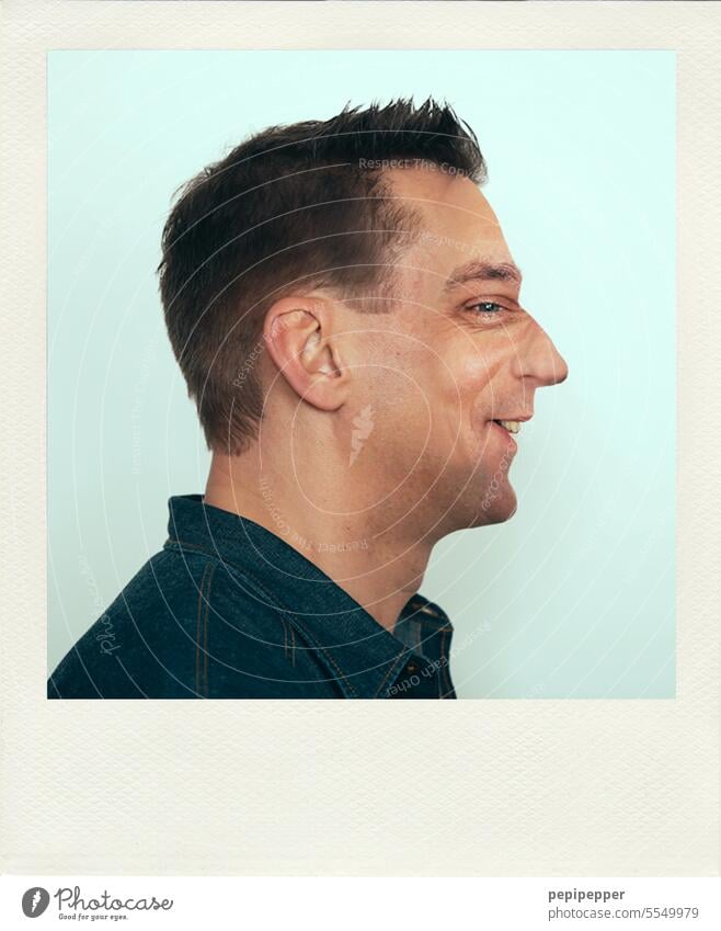 verwirrendes Selbstportrait,  von der Seite und von vorne in einer Aufnahme Polaroid-Selbstporträt Gesicht Seitenansicht Seitenblick Mann Porträt Foto polar