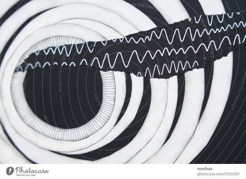wellenlinien auf ausgeschnittenen kreisen Welle Linie Wellenlinien Gekrakel schwarz-weiss graphisch abstrakt Strukturen & Formen Muster Design Kreativität