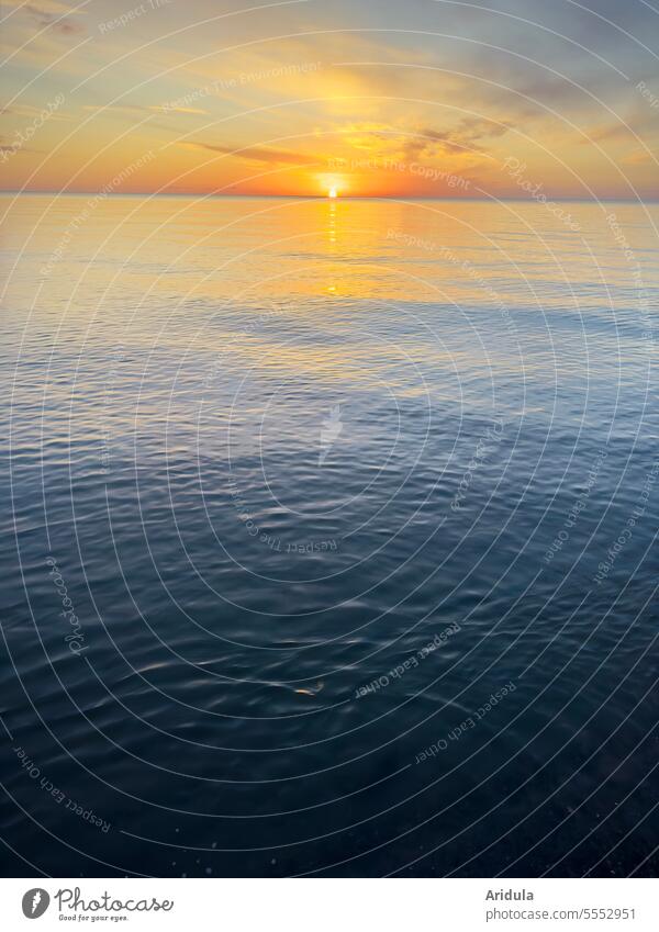 „Guten Morgen“ | Sonnenaufgang an der Ostsee Meer Horizont Wasser Wellen romantisch Himmel kitschig Strand Ferien & Urlaub & Reisen Sonnenlicht Farbverlauf