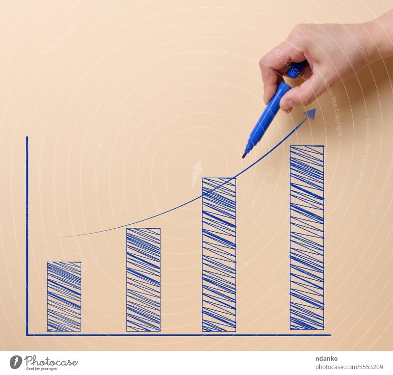 Ein mit einem Filzstift gezeichnetes Diagramm mit wachsenden Indikatoren auf einem beigen Hintergrund. Zeichnung Grafische Darstellung Hand Finanzen Pfeil Markt