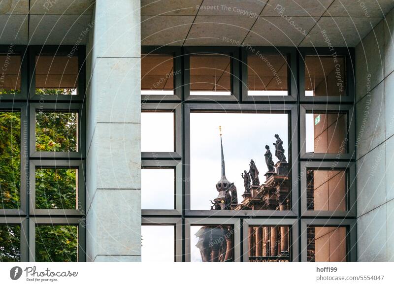 gespiegelt barocke Fassade in einer modernen Architektur Barock abstrakt Dresden Altstadt Tourismus Städtereise Kultur Stadt Sachsen Deutschland Reisefotografie