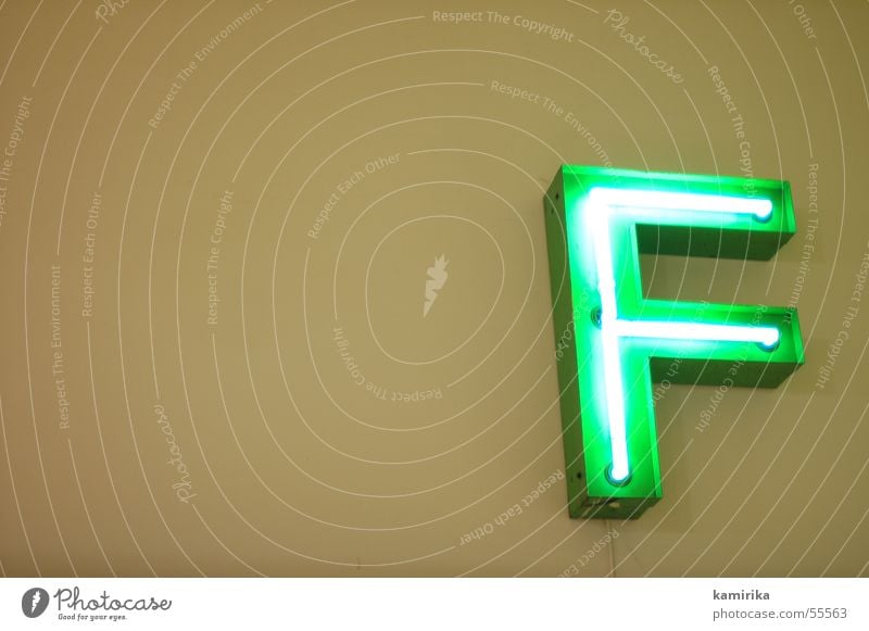 f*** Leuchtreklame Neonlicht grün elektrisch elektronisch Buchstaben Lampe Licht ef eff leuchten