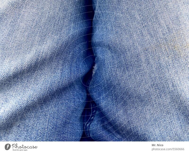 Jeans Hose Jeanshose Jeansstoff Mode Stoff Bekleidung blau Textil Detailaufnahme Kleidungsstück Textur anhaben Oberfläche Oberschenkel schoß Baumwolle