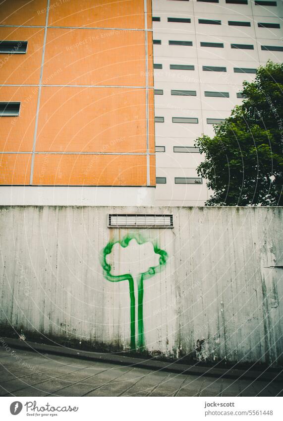 Graffiti gegen die Tristesse Tiefgarageneinfahrt Moderne Architektur Wohnhochhaus Fassade urban trist Spray Baum Comic verwittert Laubbaum dreckig Großstadt