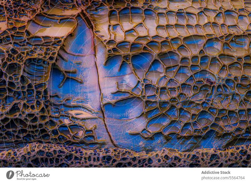 Texturierter Hintergrund der rauen Oberfläche eines Felsens Formation Stein Muster Mineral abstrakt Geologie solide Natur Grunge felsig uneben Material Riss