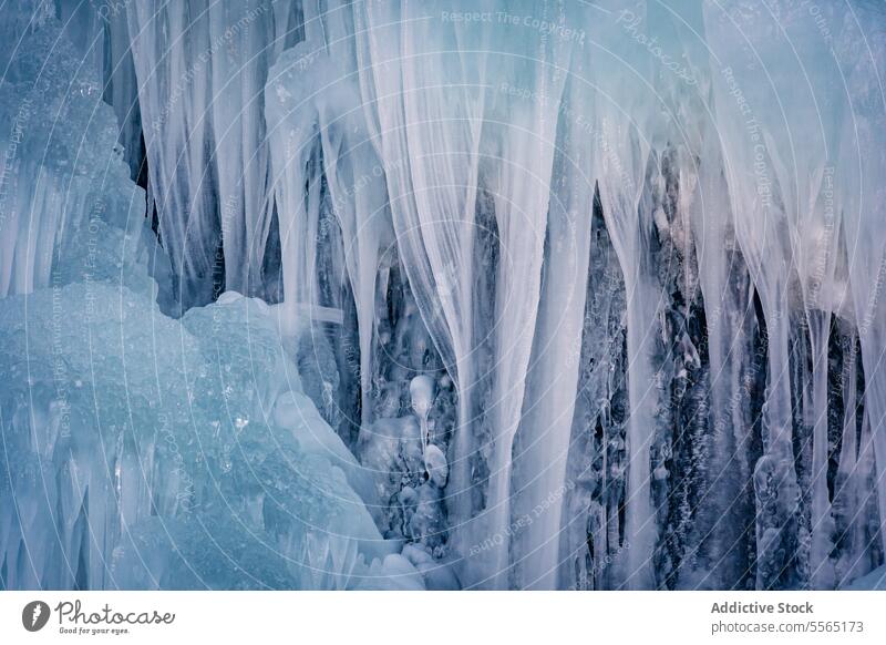 Verschlungene Eisgebilde Formation Eiszapfen Winter Schnee Nahaufnahme Schönheit Natur kalt Huesca gefroren kristallin Spanien eisig Struktur Detailaufnahme