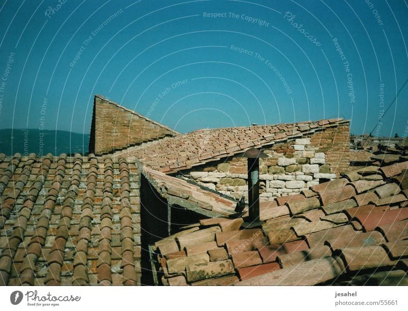 dächer_01 Dach Italien Bel Paese Dorf zerbrechlich Terrakotta tetti tegole zigelsteine oben alto blau