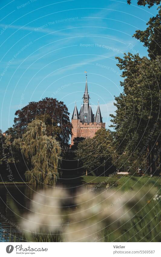 Historisches Burgtor und Turm in Zwolle, Niederlande, Westeuropa. Sightseeing und Reisen in den Niederlanden zwolle religiös Erbe Nähe vertikal mittelalterlich