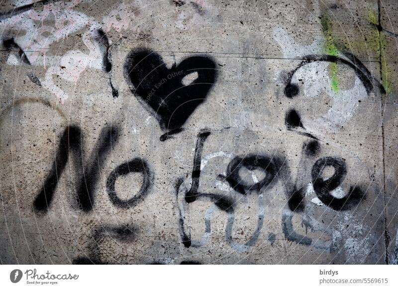 No Love, düsteres Graffiti mit schwarzem Herz Ohne Liebe lieblos trauer traurig frustriert Schmerz Einsamkeit Traurigkeit Gefühle grau trist Liebeskummer