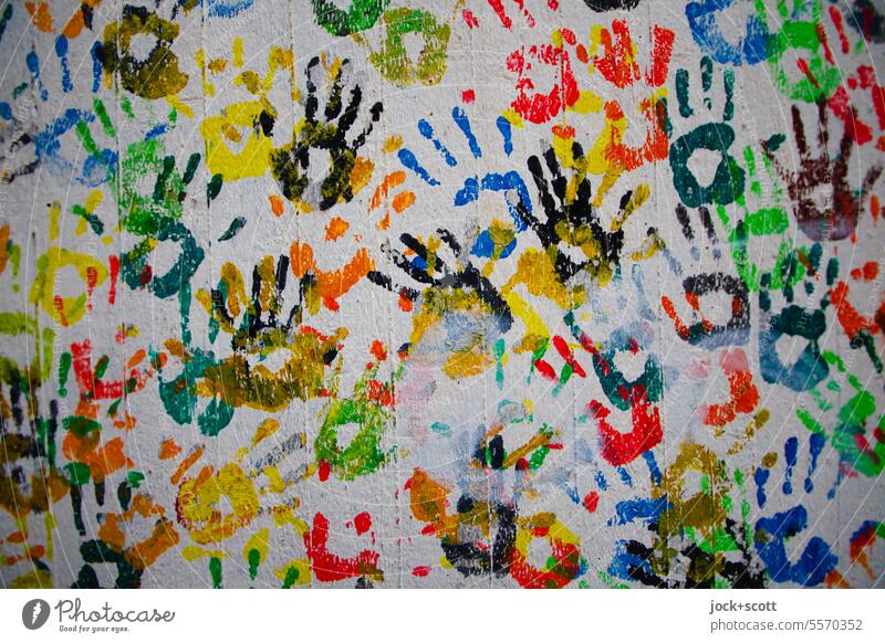 Hand für Hand in Hand Abdruck mehrfarbig Silhouette Einigkeit Strukturen & Formen handabdruck Symbole & Metaphern Detailaufnahme berühren Teamwork Farbenspiel