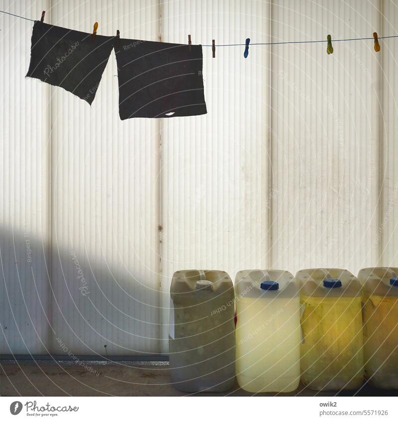 Lappland Wäscheleine Putztuch Lappen Tuch hängen baumeln trocknen Farbfoto Totale Außenaufnahme Menschenleer ruhig geduldig warten Silhouette Kontrast